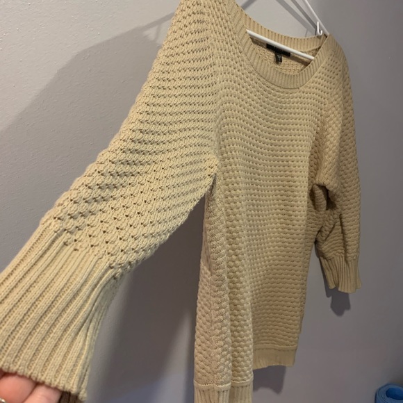 Neutral tan cable knit sweater - Picture 2 of 4